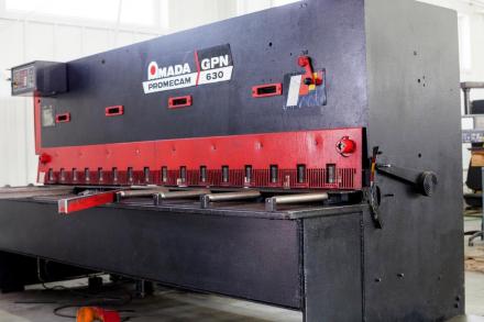 Metalworking machine produced by Amada